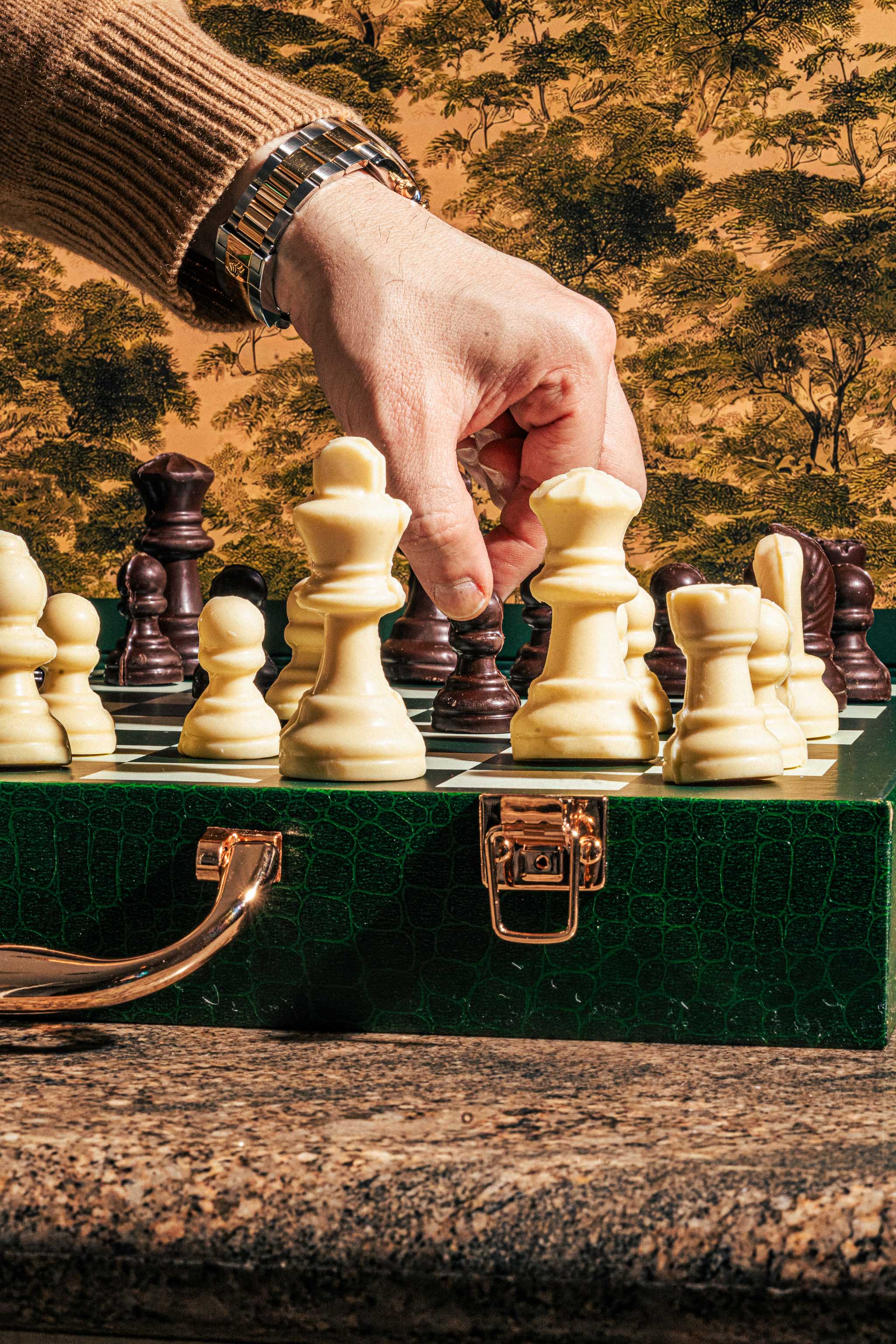 Luxury Grandmaster Chocolate Chess Pieces Set - Image 3